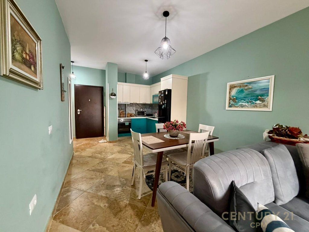 SHITET APARTAMENT 2+1 NE VIJE TE PARE ME DETIN NE LUNGOMARE