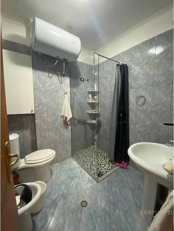 Apartament 3+1+2 per shitje tek Tregu Elektrik