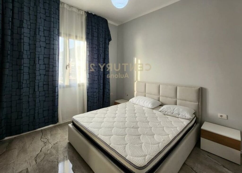 Shitet apartament 2+1 me pamje nga deti