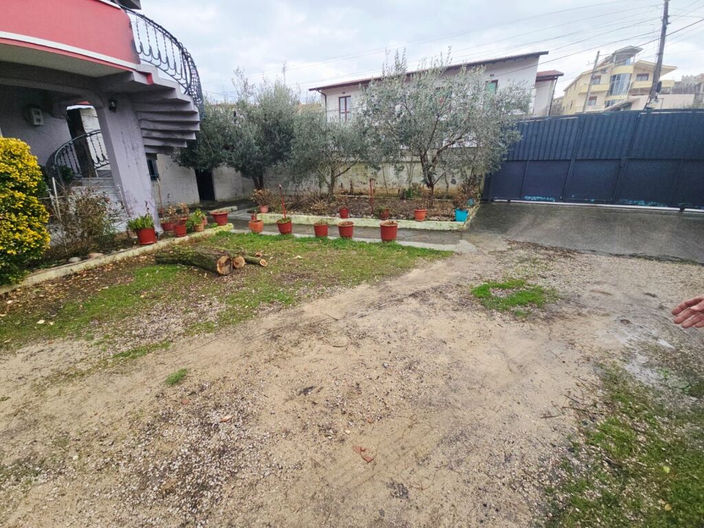 JEPET ME QERA KATI I PARE I NJE VILE PRIVATE NE SHKALLNUR