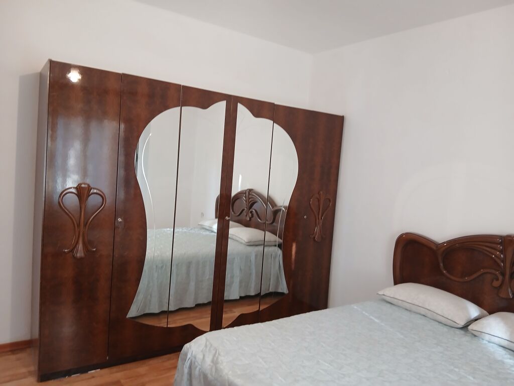 1+1 entrance available