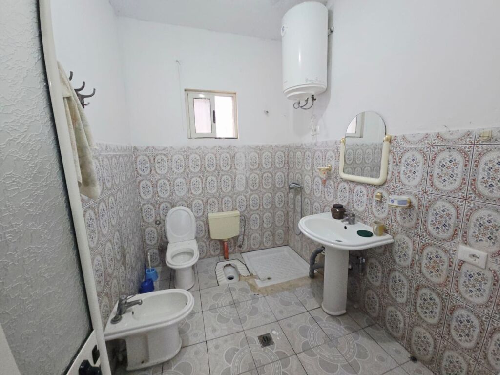 JEPET ME QERA KATI I PARE I NJE VILE PRIVATE NE SHKALLNUR