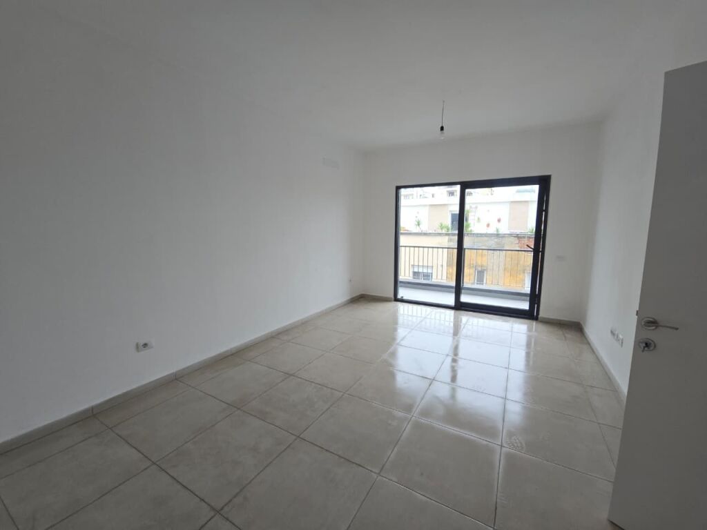Apartament 2+1 ne shitje te rruga Barriakdave