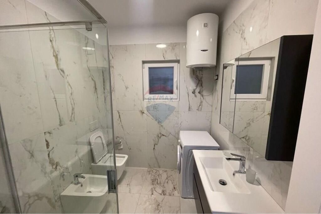 Apartment for rent 1+1 at Komuna e Parisit