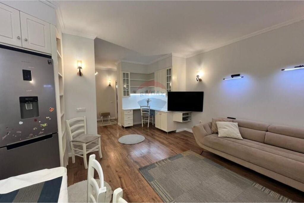 Apartament 3+1 per qira, prane Eleonores!