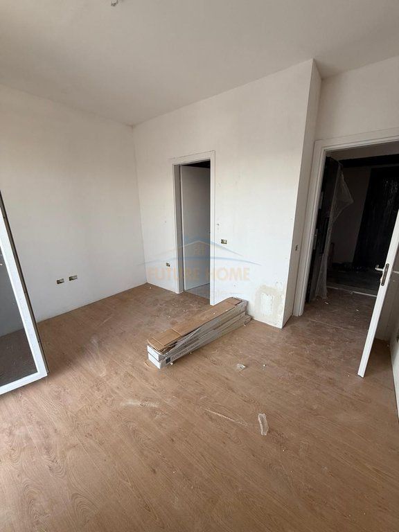 Shitet, Apartament 2+1+2, Univers City, Tirane