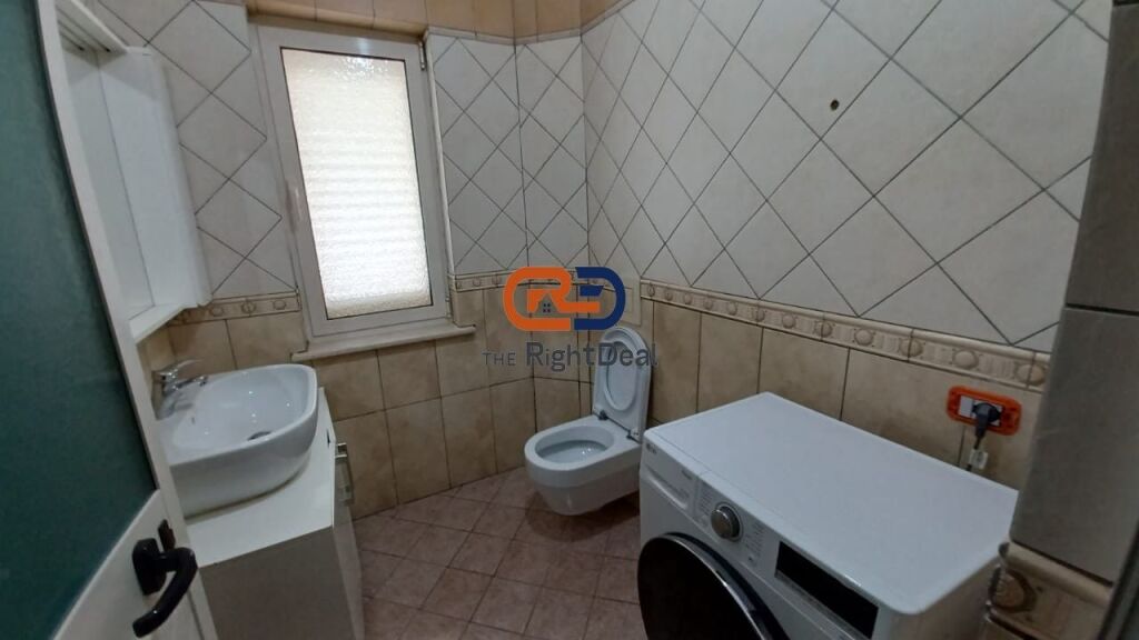 Tek Fakulteti Ekonomik, Jepet Me Qira Vile 4 Kateshe Me Shume Hapesire!