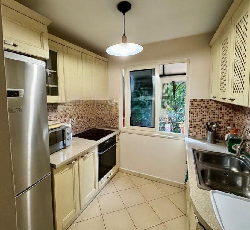 Affittasi appartamento 2+1 in Via Durazzo, vicino all'Hotel Colosseo