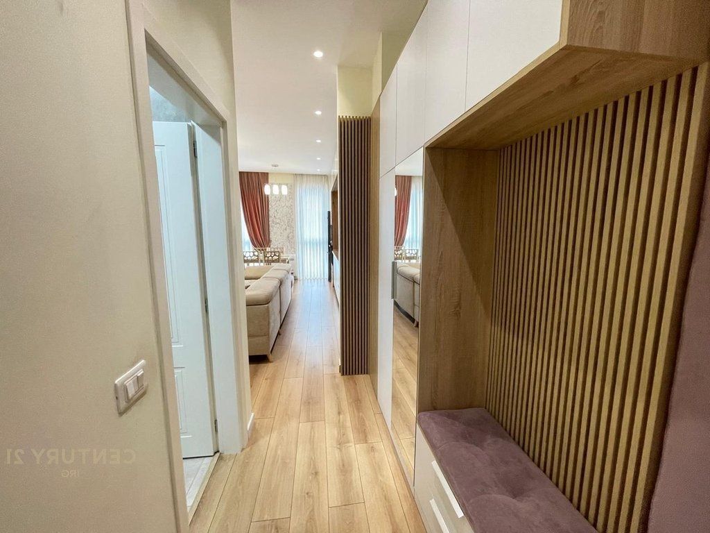 JEPET APARTAMENT ME QERA 2+1+2 PRANË MEDRESESË