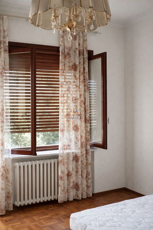 VENDESI APPARTAMENTO 1+1+2BALCONI+1CANTINA " VIA DIMANI MIKELINO,TORINO ITALIA" 85.000 EURO