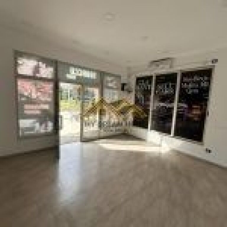 BUSINESS PREMISES FOR SALE AT THE FLOWER GARDEN AT THE ENTRANCE OF DURRES!