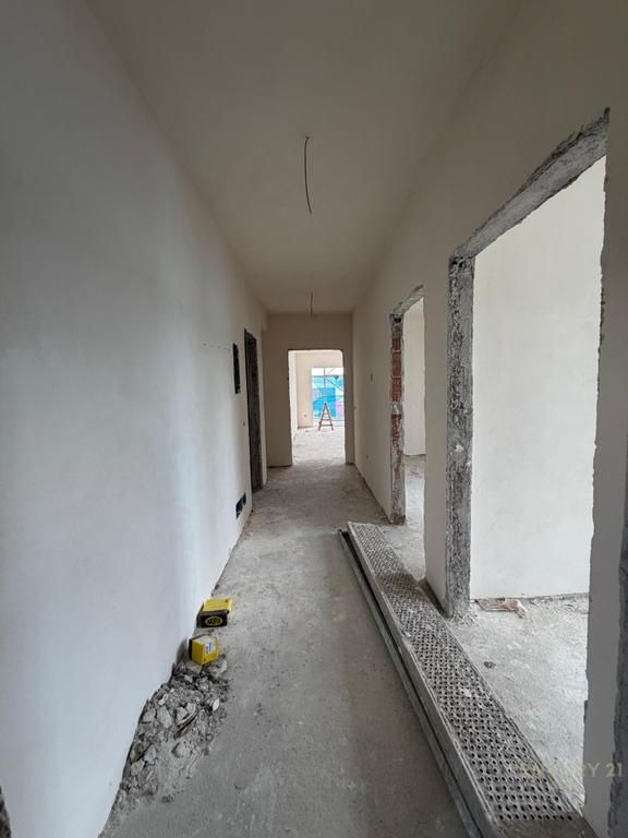 Modern apartment type 3+1+2 for sale in the MARA Residence complex, located in the sought-after area of Don Bosko, Tirana.