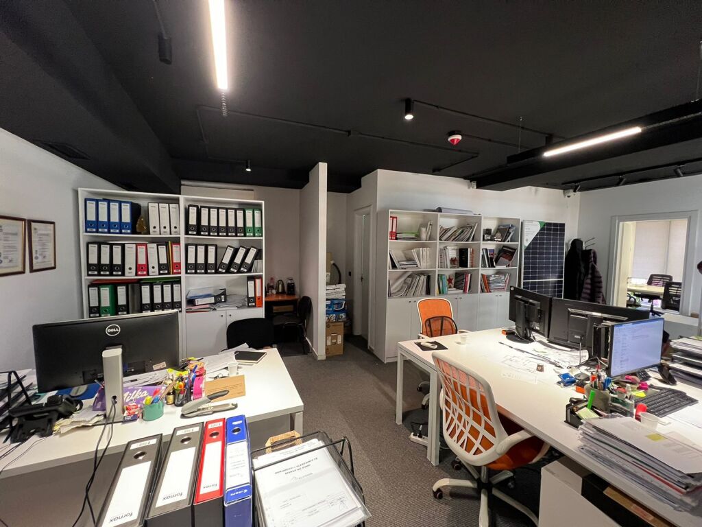 📢 Ambient zyre me qira 📍 Pazari i Ri, Tiranë💶 Çmimi: 1100 € neto/muaj