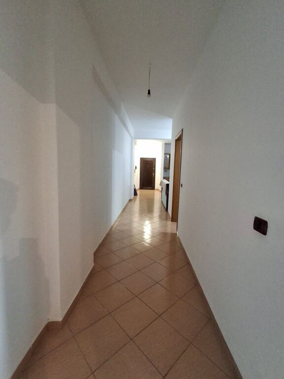 Jepet me qira apartament 2+1 – Lungomare, Vlorë (30 m nga deti