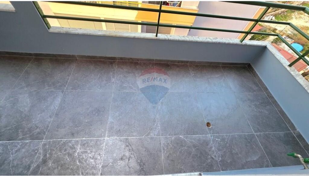 APARTAMENT 1+1 NË SHITJE – PRANË PALESTRËS SË MUNDJES, VLORË