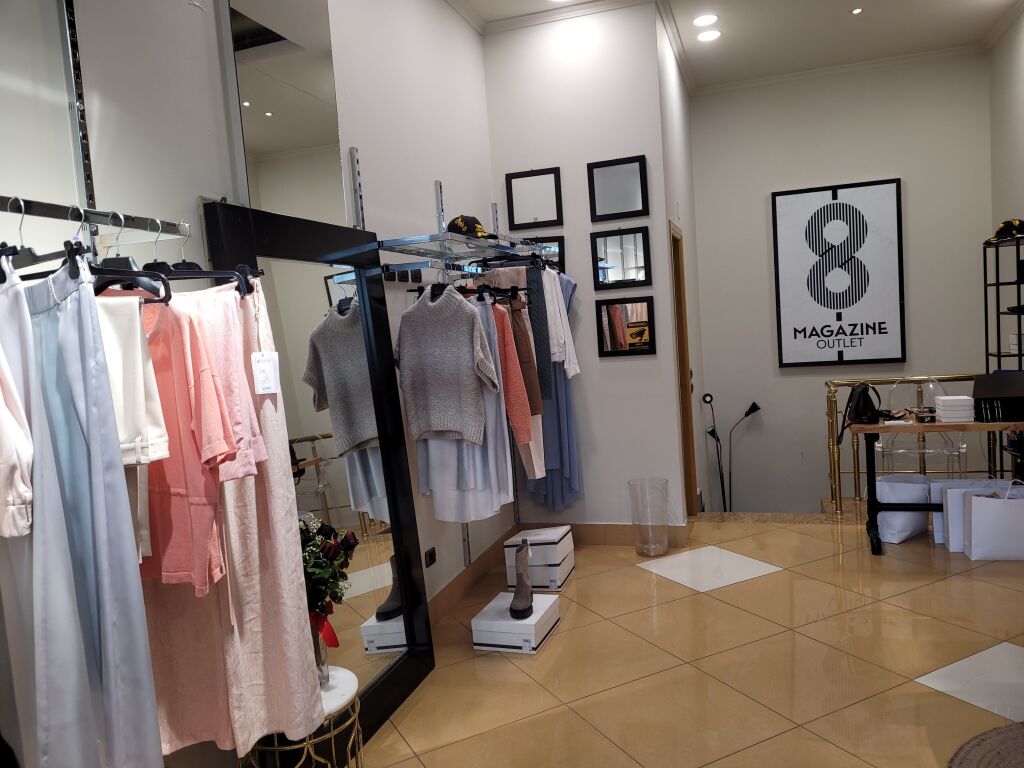 Shop for rent near Willson square  