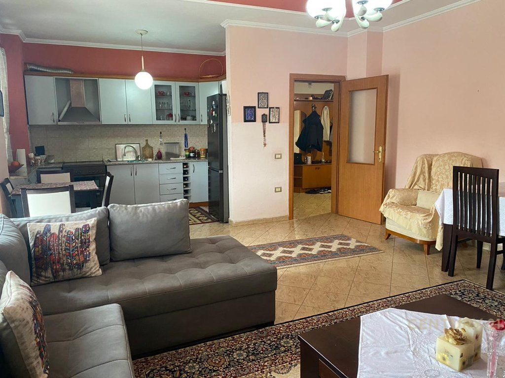 Apartament 3+1+2 per shitje tek Tregu Elektrik