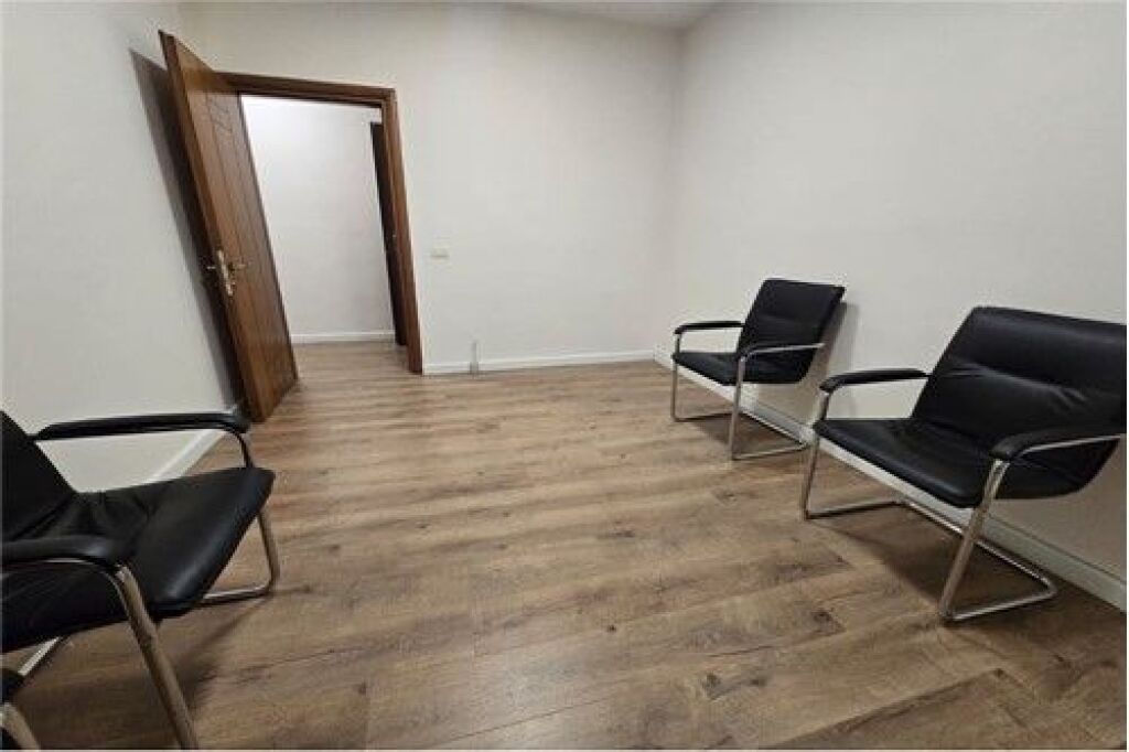 Ufficio in affitto, via Kavaja /Centro