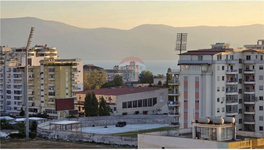 APARTAMENT 1+1 NË SHITJE – DUSH STRATI, PALESTRA E MUNDJES, VLORË