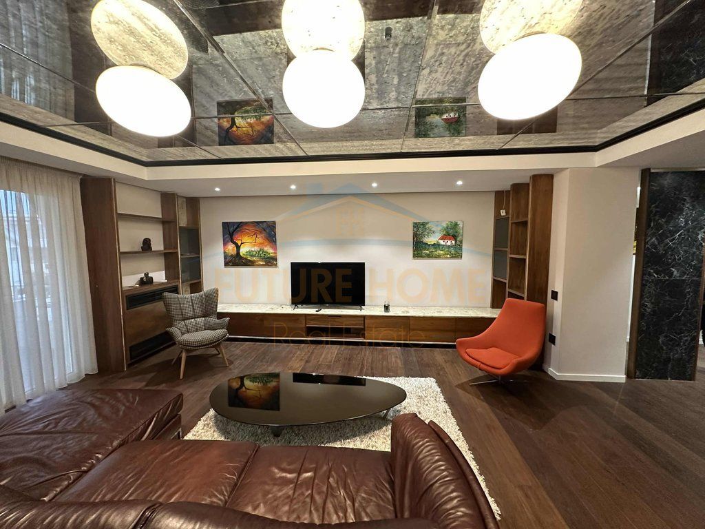 In affitto, appartamento 2+1+2+garage, giardino botanico.