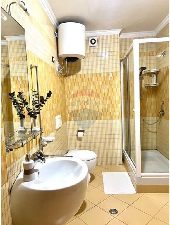 Apartament 1+1 me qera ne Qender !