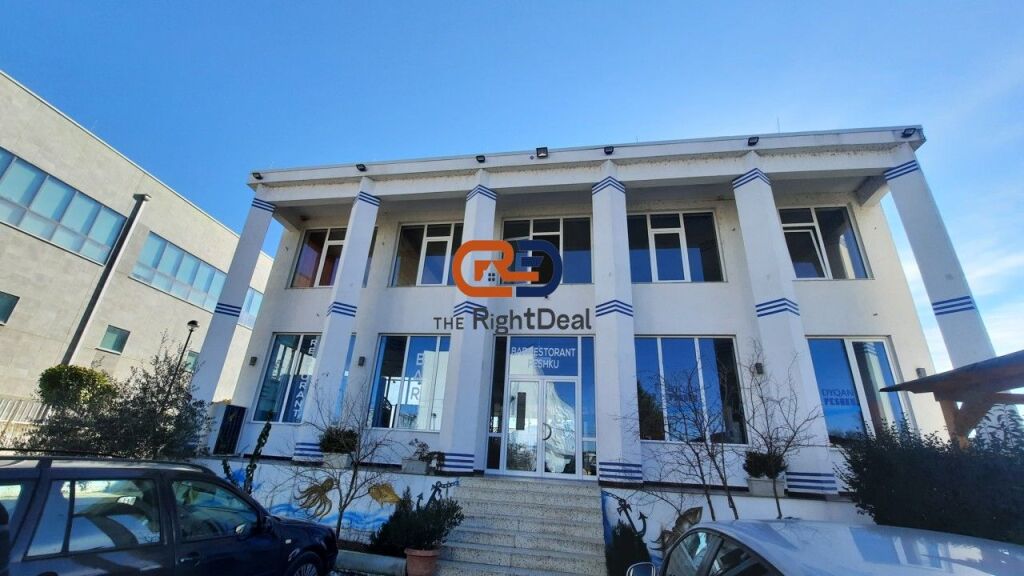 Prane Teg, Jepet Me Qira Vile 2 Kate, Me Siperfaqe 1300 m2 !!