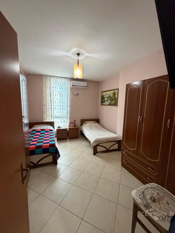 Jepet me qira apartament 2+1+2 – Yzberisht (pas Big Market)
