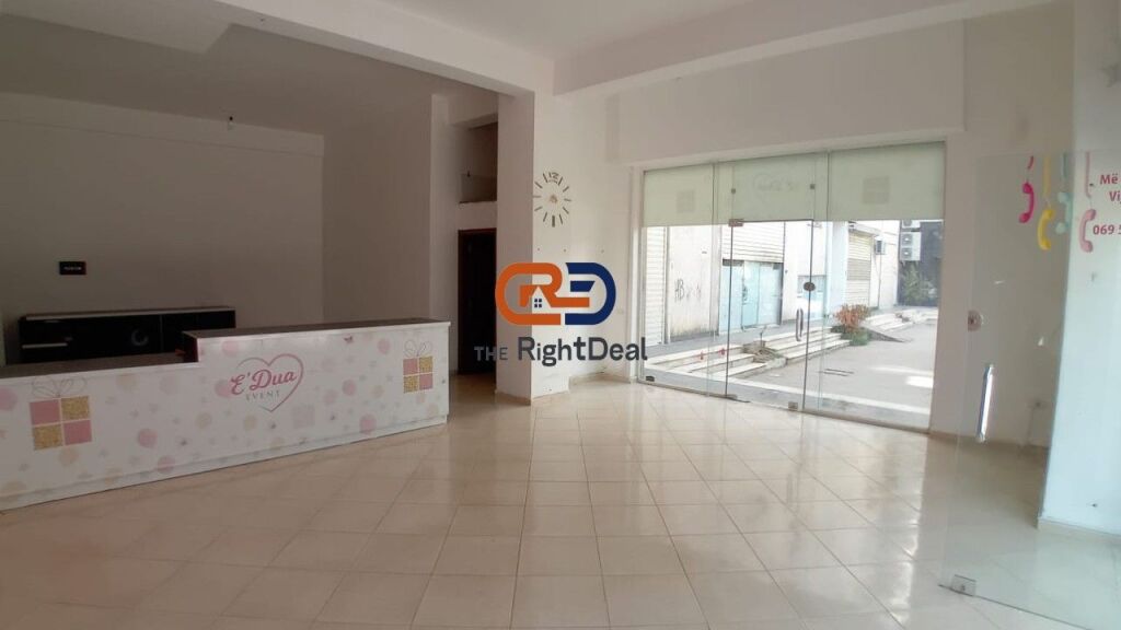 A Yzberisht, Spazio Commerciale in Affitto con Ampie Aree!!!