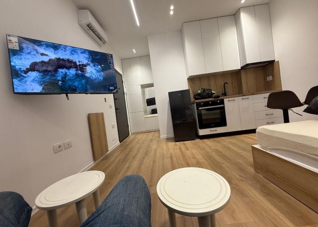 5 Maji Jepet me Qera Studio (Gazoniere)