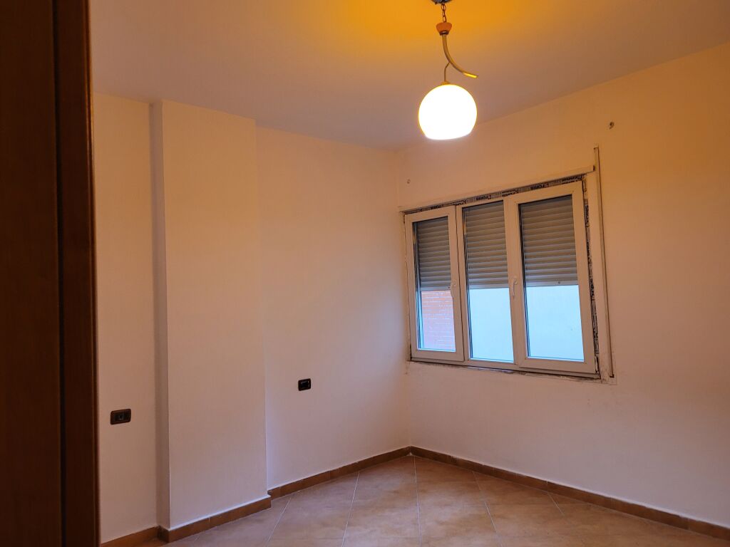 Shitet  apartament  3+1+2  +1 post parkim  Kodra e diellit  
