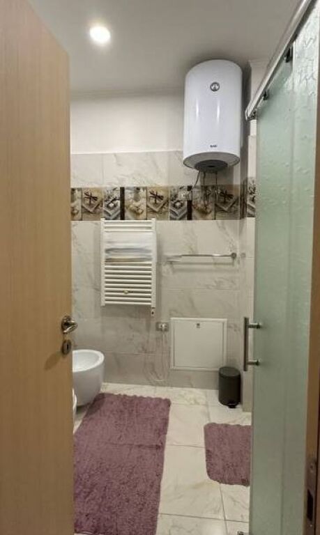 Jepet me qira 2+1+2 tek Pazari i Ri, Tefta Tashko.