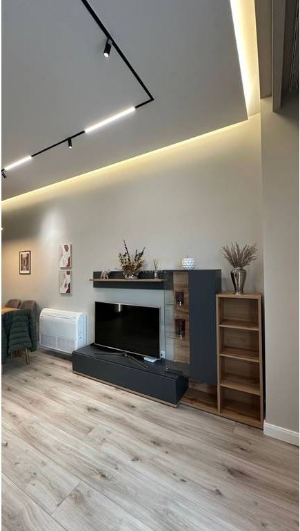 Jepet me qira apartament 2+1+2 te Pazari i Ri, Tefta Tashko.