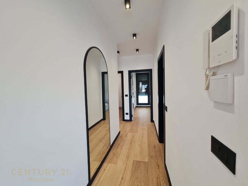 Appartamento 3+1+2 in affitto con veranda, vicino al Centro Commerciale TEG! 2.000 € /Mese