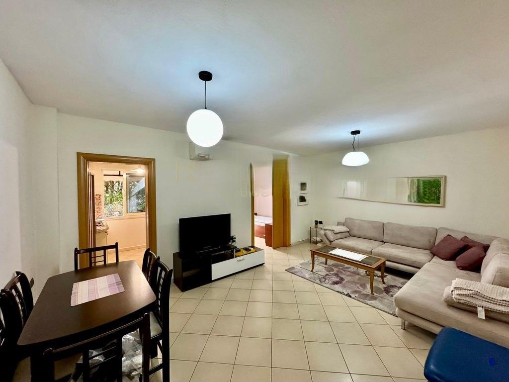 Appartamento 2+1 in affitto in Via Durres, vicino all'Hotel Colosseo 650 € /Mese