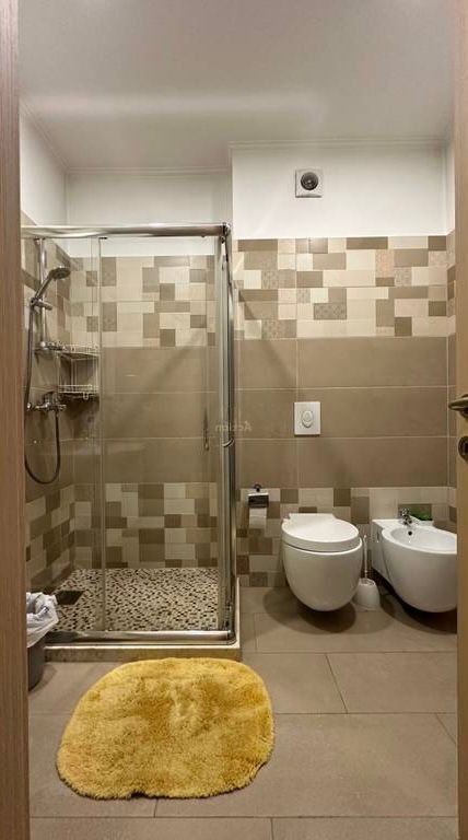 AFFITTASI 2+1+2 Pazari i Ri