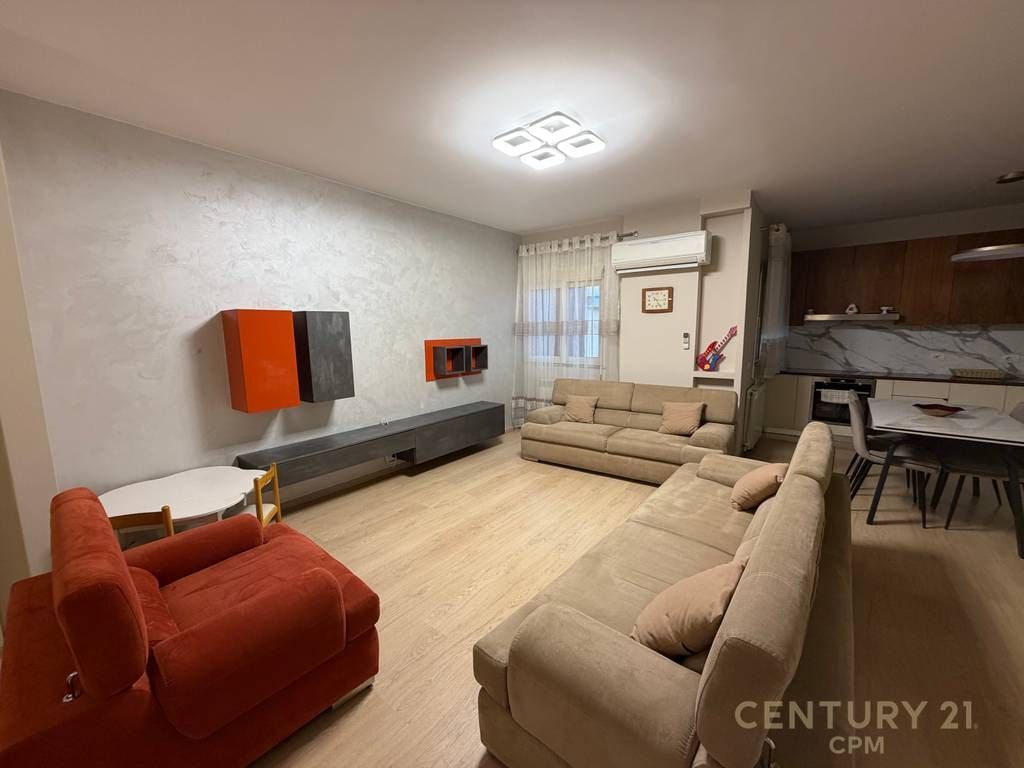 JAPIM PER QIRA APARTAMENT 3+1+2 NE KOMUNEN E PARISIT!

