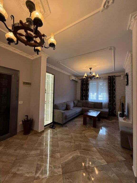 Bllok - Jepet me qera 2+1+2 siper Juna Bar