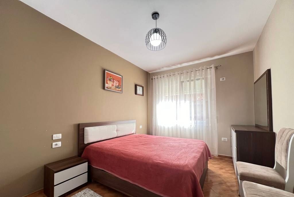 Apartmament 1+1 per Qira! Rr kavajes