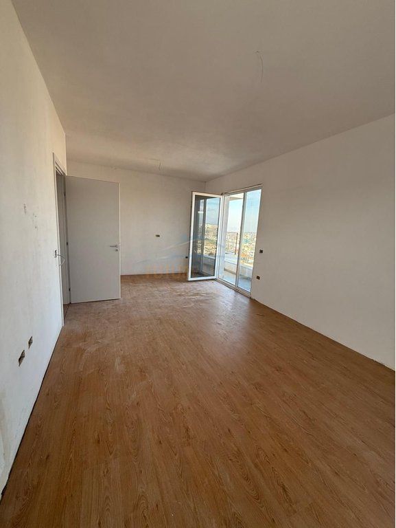 Shitet, Apartament 2+1+2, Univers City, Tirane