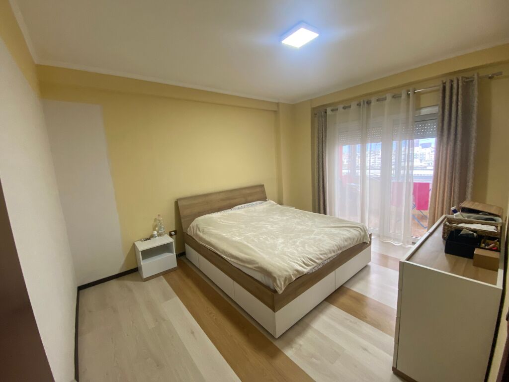 Super apartment 2+1+2, Hotel Queen, Paris Commune