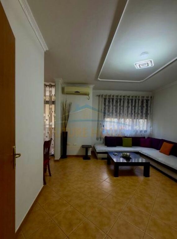 Qera, Apartament 2+1+2, rruga Panorama