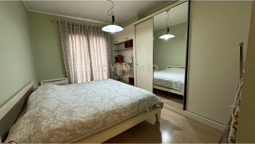 Affittasi 2+1+2 vicino a Pazari i Ri, Tefta Tashko.