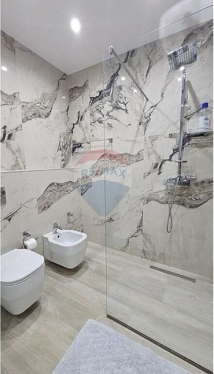 Apartament - Për Shitje - Rruga e Barrikadave, Tirane(ID: 530571006-4)