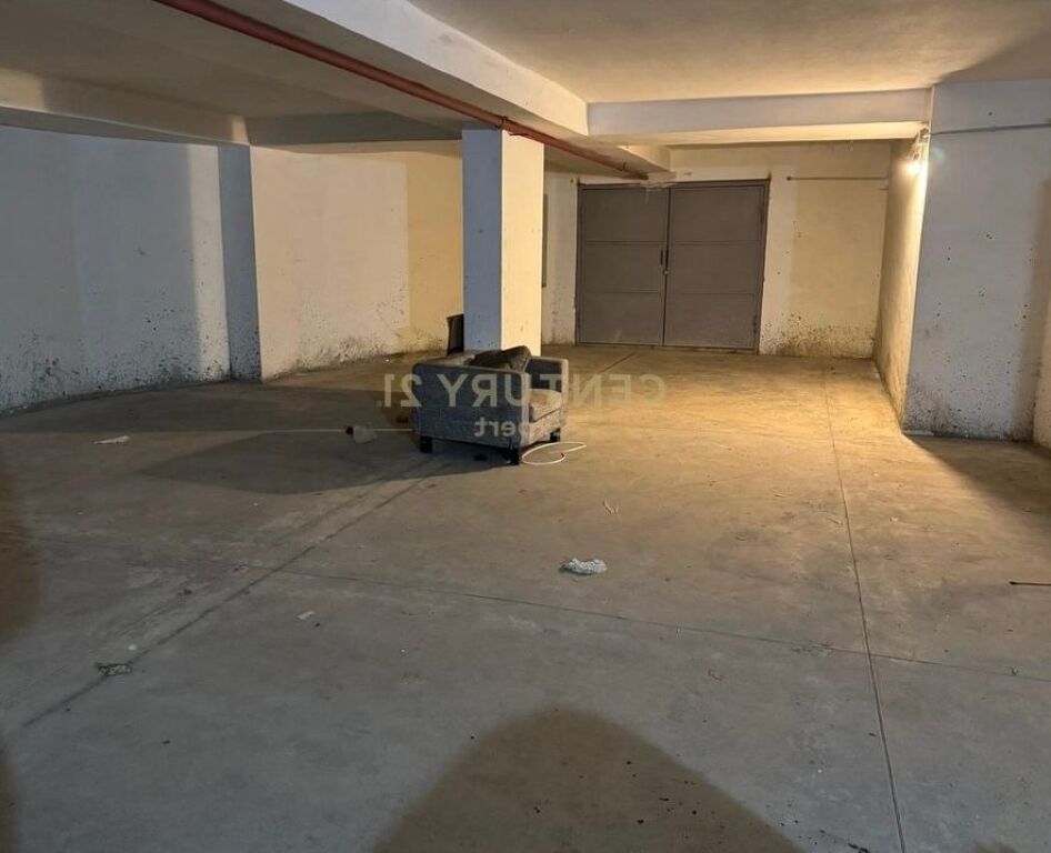 WE SELL WAREHOUSES ON BARRIKADAVE STREET