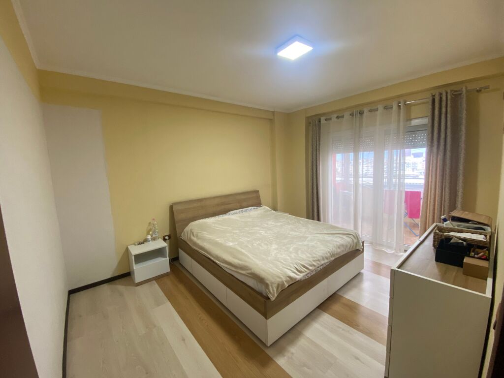 Super apartment 2+1+2, Hotel Queen, Paris Commune