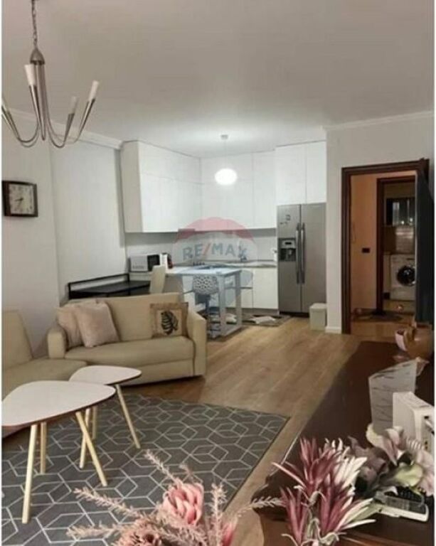 Apartament 1+1 me qera ne Qender !