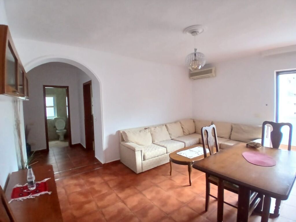 Apartament me qera 3+1 - 📍Rruga Barrikadave