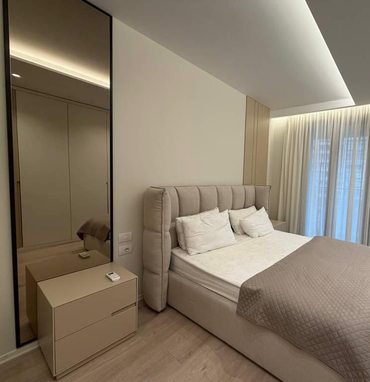 APARTAMENT ME QERA 1+1+POST PARKIMI RRUGA E BARIKADAVE 1000 EURO