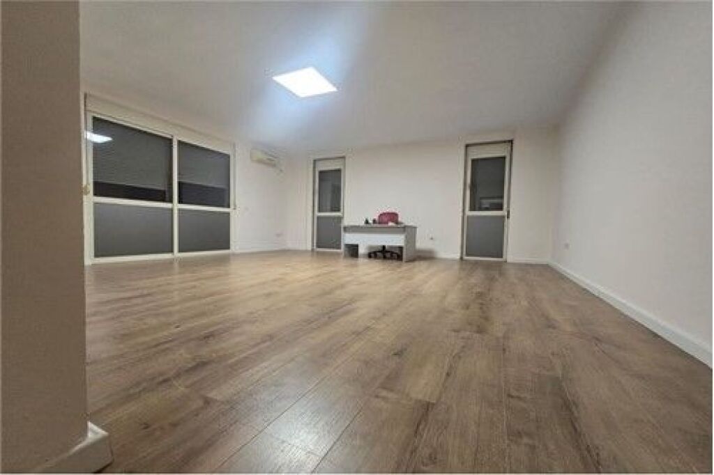 Ufficio in affitto, via Kavaja /Centro