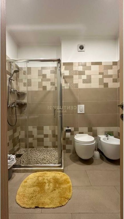 Affittasi 2+1+2 vicino a Pazari i Ri, Tefta Tashko.